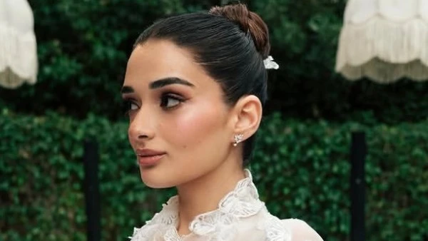 يومي ملك زاهر تشارك صورًا من حفل خطوبتها