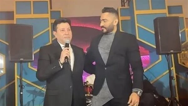 تامر حسني يساند هاني شاكر بعد خضوعه لجراحة في القولون