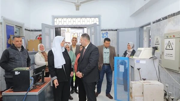 محافظ دمياط يوجه بتقليل الكثافة الطلابية بالفصول لتحقيق الإنضباط