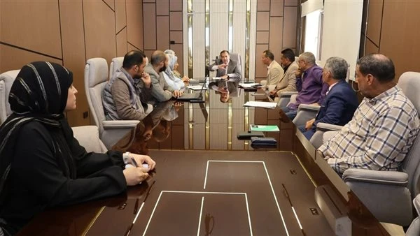 رئيس جامعة قنا يترأس اجتماعًا لمتابعة آليات التحول الرقمي عبر تطبيق "Ex - Money"