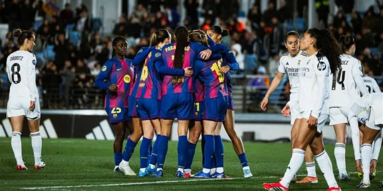 بنات برشلونة “يسحلوا” ريال مدريد في قلب العاصمة