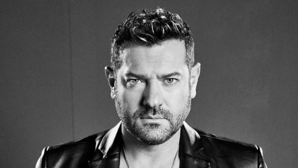 عمرو يوسف نجم العيد على يانجو بلاي بالسلم والثعبان