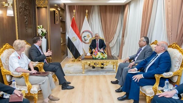 وزير الدولة للإنتاج الحربي يستقبل السفير البريطاني بالقاهرة لبحث أوجه التعاون المشترك