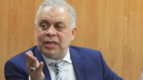 أشرف زكي يرد على سؤال مذيع: ترضى مشاهير التيك توك يشتغلوا معاك