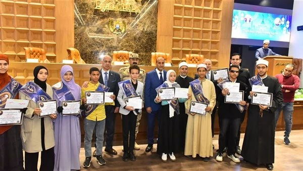 محافظ أسيوط يشهد احتفالية ليلة القدر ويكرم 29 فائزًا في مسابقتي حفظ القرآن الكريم