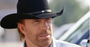 وفاة تشاك نوريس بطل مسلسل Walker, Texas Ranger عن عمر 86 عاما