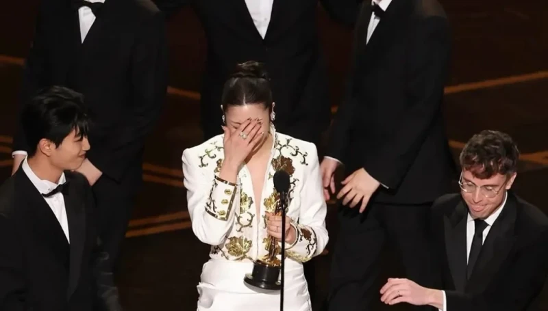 إيقاف لحظة تاريخية K-pop تتحوّل إلى جدل (فيديو)