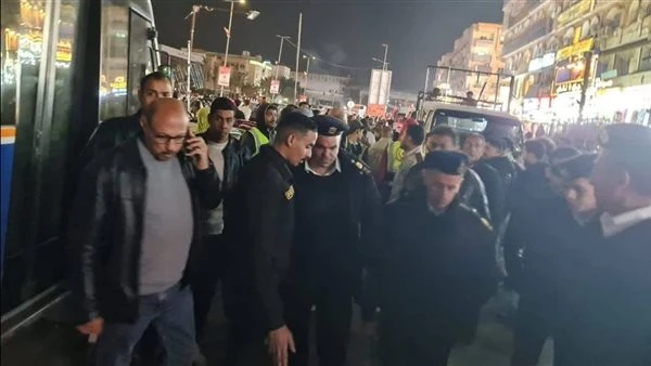 حملة ليلية مكبرة لإزالة الإشغالات فى ميدان الحصري بمدينة 6 أكتوبر