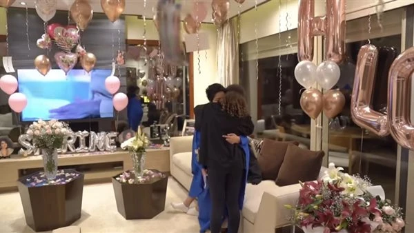 الفيديو قديم. حقيقة احتفال شيرين عبد الوهاب بعيد الأم مع بناتها
