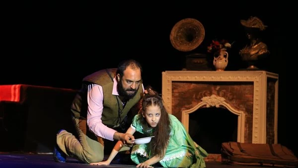 تغريد عبد الرحمن.. مخرجة تراهن على لغة الجسد وصدمة الفراغ في مسرح “مناطق الاشتباك”