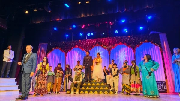 ابن حينما تقدم الدولة عروضًا تجمع بين الكوميديا والاستعراض في صيغة فنية متكاملة