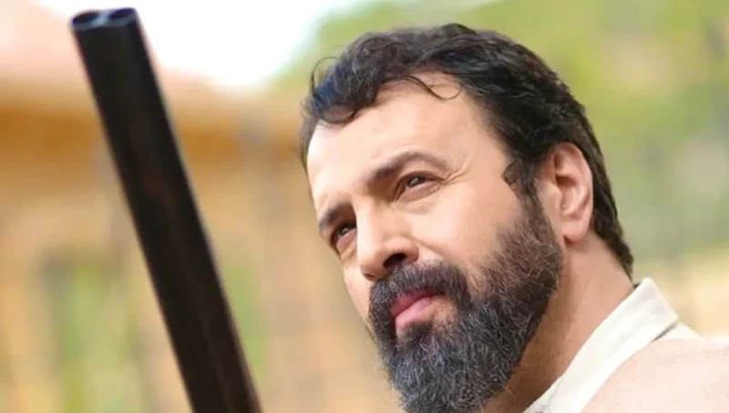 تيم حسن يقلّد قدرات تمثيليّة مفاجئة (فيديو)