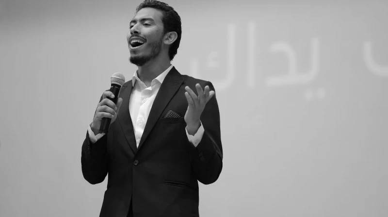 صوت يهمس للجمال والقضية. كيف أعاد زياد عبدالله صياغة التراث برؤية حداثية