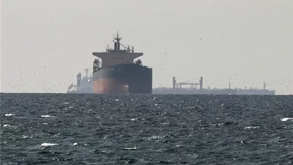 إيران ترفض تهديدات ترامب وتلوّح بإغلاق كامل لمضيق هرمز واستهداف البنى التحتية