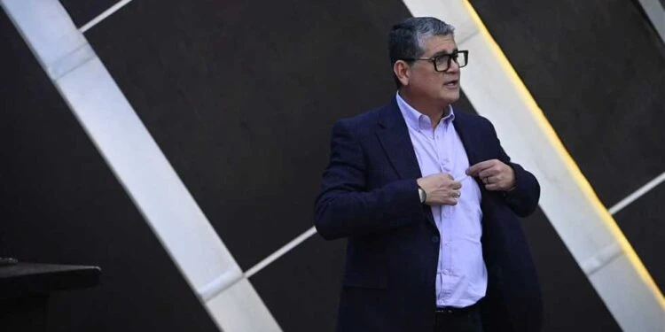 “أوسكار رويز” جاب ماتش فرنسا وكولومبيا عشان يسكت الأهلاوية