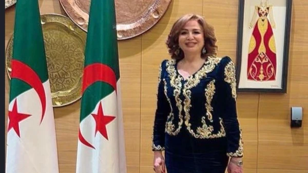 إلهام شاهين تتألق من عنابة بـ إطلالة ملكية… صور