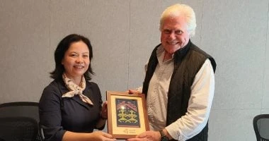 حسين فهمى: مهرجان القاهرة السينمائى جسر محورى للتواصل بين الشعوب