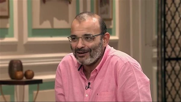 أيمن بهجت قمر يعلن وفاة زوج خالته: «نرجو الدعاء»