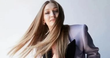 جيجى حديد تكسر الصمت للرد على ربط اسمها وشقيقتها بقضية جيفرى إبستين