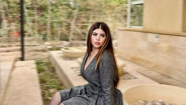 أناقة يمنى طولان تخطف الأنظار في أحدث ظهور