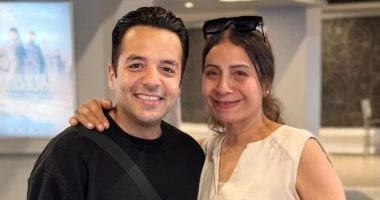 بقى أب.. عفاف مصطفى تلتقى طفل فيلم تيتو بعد 22 سنة