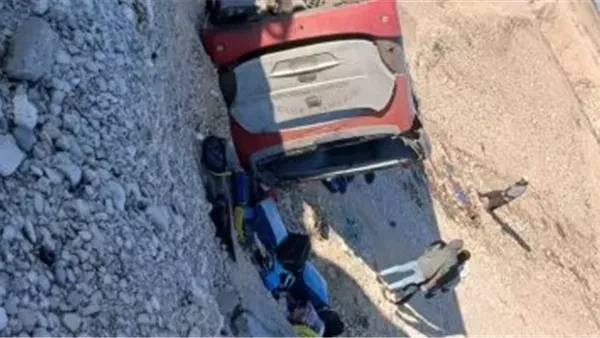 إصابة 42 شخصًا في انقلاب أتوبيس على الطريق الصحراوي “قنا – سوهاج”