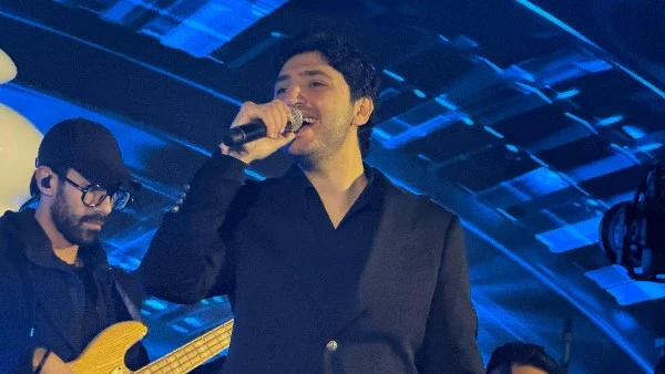 يا نجل فضل شاكر يغني لوالده وللشحرورة بحفل القاهرة