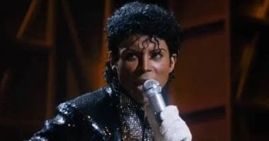 مخرج فيلم Michael يعلق على الجدل حول مايكل جاكسون قبل العرض