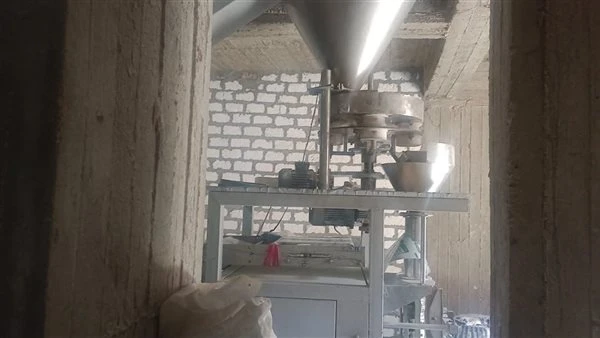 ضبط مصنع مخالف والتحفظ على 2056 منتجًا غذائيًا منتهي الصلاحية بقرية الزاوية