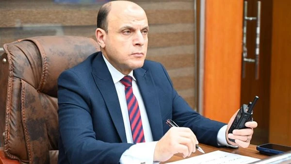 محافظ الغربية يتابع التزام المحال بمواعيد الغلق ويشدد على الانضباط العام