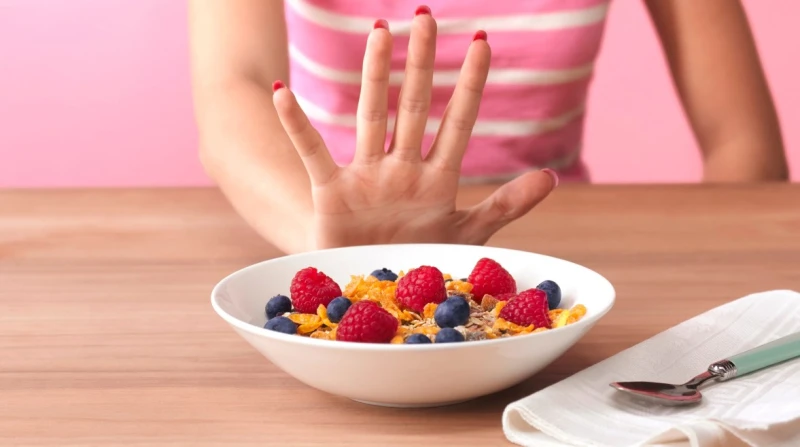 لماذا نشمئز فجأة من أطعمة كنا نحبها؟. العلم يفسر ظاهرة "الدجاجة المقززة"