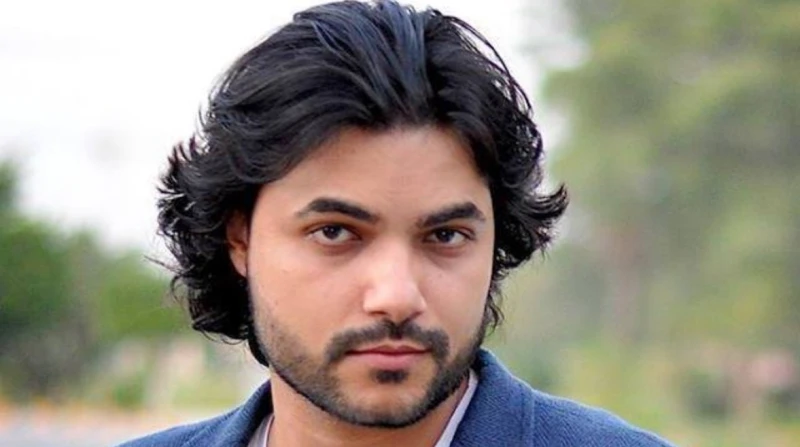 بعد وفاة والده. مؤلف مسلسل “علي كلاي” يكشف موعد ومكان العزاء