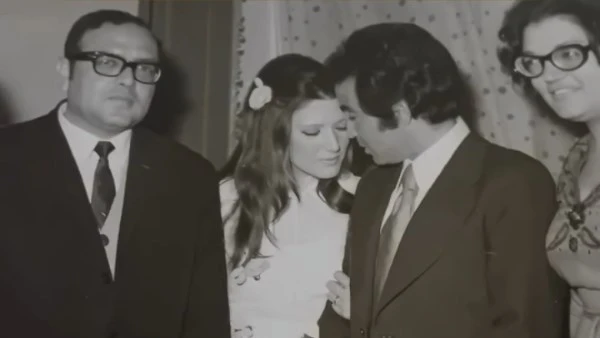 بصورة شمس البارودي تستعيد ذكريات عقد قرانها على الراحل حسن يوسف