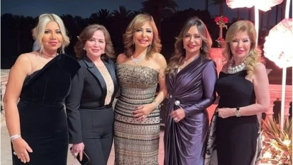 فرحة ليلى علوي تُهنئ عمرو أديب ولميس الحديدي بخطوبة نجلهما «نور» | صور