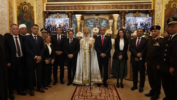 محافظ الجيزة يزور مطرانية الجيزة للأقباط الأرثوذكس لتهنئتهم بعيد القيامة