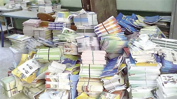 بزنس الكتب المقلدة.. ضبط صاحب مخزن سري بحوزته 10 آلاف نسخة