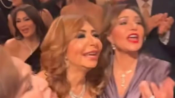 كأنه ابنها. رقص ليلى علوي في خطوبة نور نجل عمرو أديب ولميس الحديدي| صور