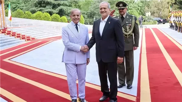 اتصال إيراني– باكستاني.. وطهران "لا مفاوضات تحت الضغط أو التهديد"