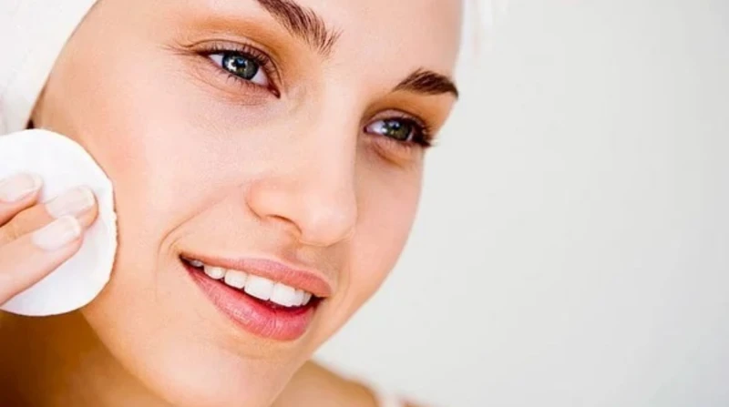 قبل حرارة الصيف. ما الفرق بين غسول الوجه ومنظف البشرة