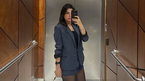 دينا فؤاد تخطف الأنظار بإطلالة كلاسيكية