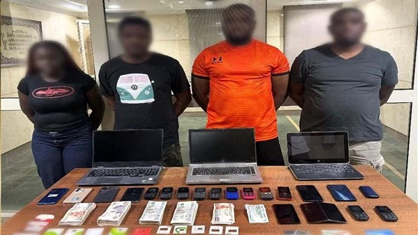 عصابة“الطرود الوهمية”في قبضة الأمن.. 4 متهمين يسقطون بعد النصب على المواطنين