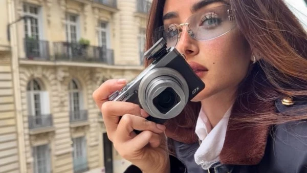 هنا الزاهد شاهد