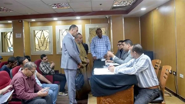 بحث 30 طلبًا وشكوى لأهالي الأقصر خلال لقاء اليوم المفتوح