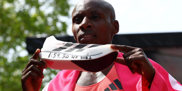 إرتدي هذه الأحذية تجري زي الرهوان