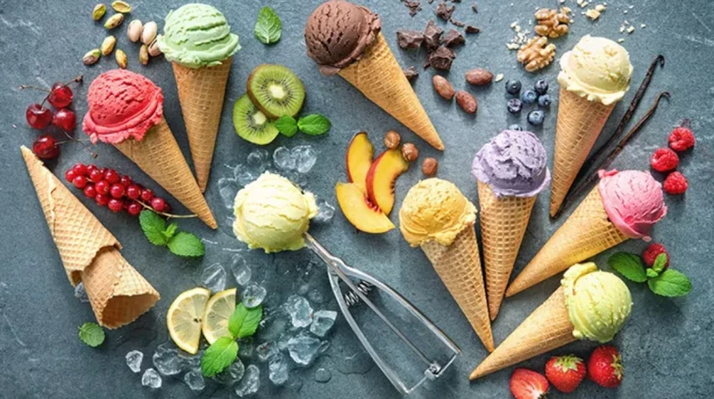 طريقة عمل الآيس كريم المنزلي بدون ماكينة. حضري حلوى الصيف المنعشة في 5 دقائق