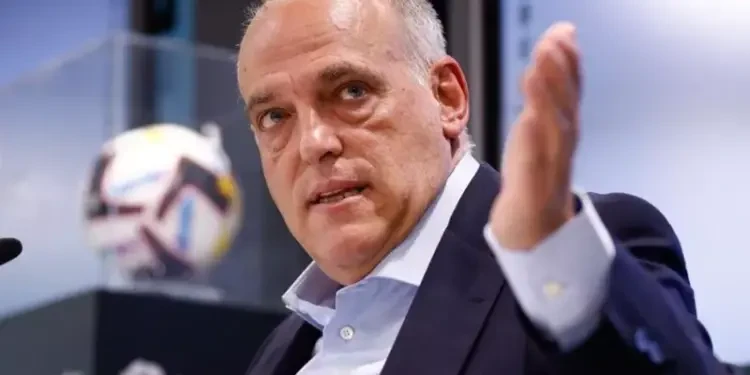 تيباس بيدي أربيلوا فوق دماغه. بطل هري عن التحكيم