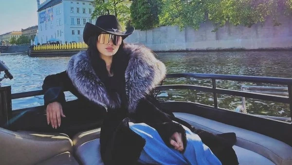 بالفرو. مي عمر تخطف الأنظار عبر إنستجرام