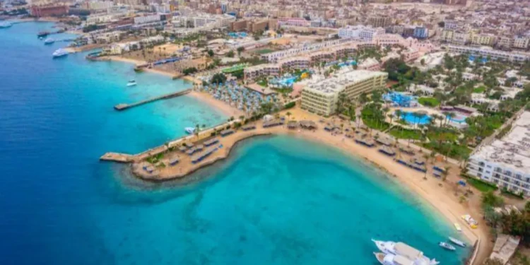 خبير سياحي: القطاع يمر بـ”اختبار حقيقي”. والتراجع مؤقت وليس فقدان ثقة