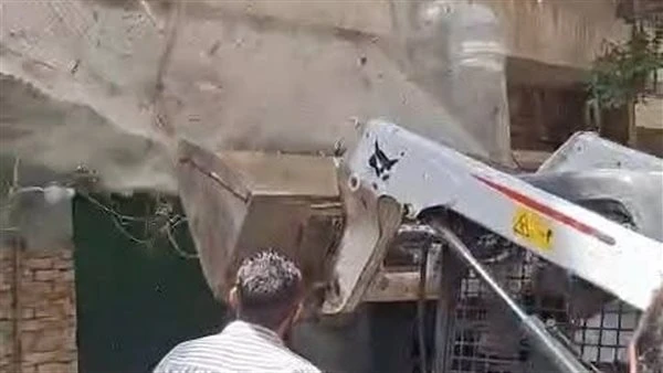 حملات لإزالة الإشغالات والتعديات بجنوب الجيزة وغلق محلات مخالفة بالمنيب