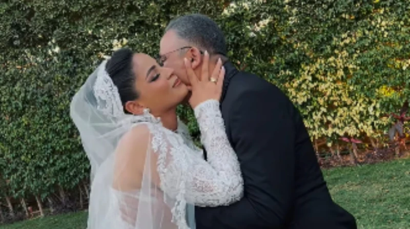 لحظات مؤثرة ودموع، أشرف طلبة يحتفل بزفاف ابنته الثانية